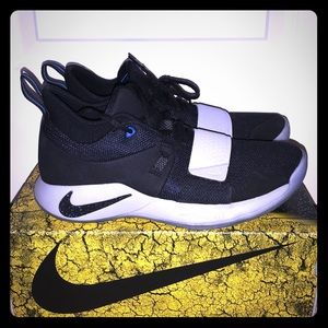 Paul George 2.5 in the black and blue color way.